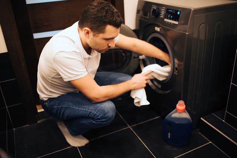 correct method of adding liquid detergent