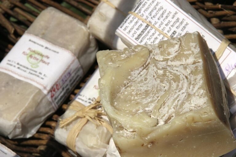 Fels-Naptha Laundry Soap Bar: What It Is, What It Does and Whether It Is Safe